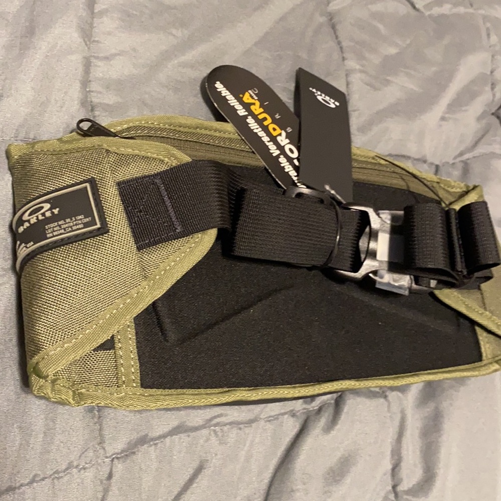 *NWT* Oakley Icon Belt Bag One-Arm Body Sling Bag - Picture 5 of 12